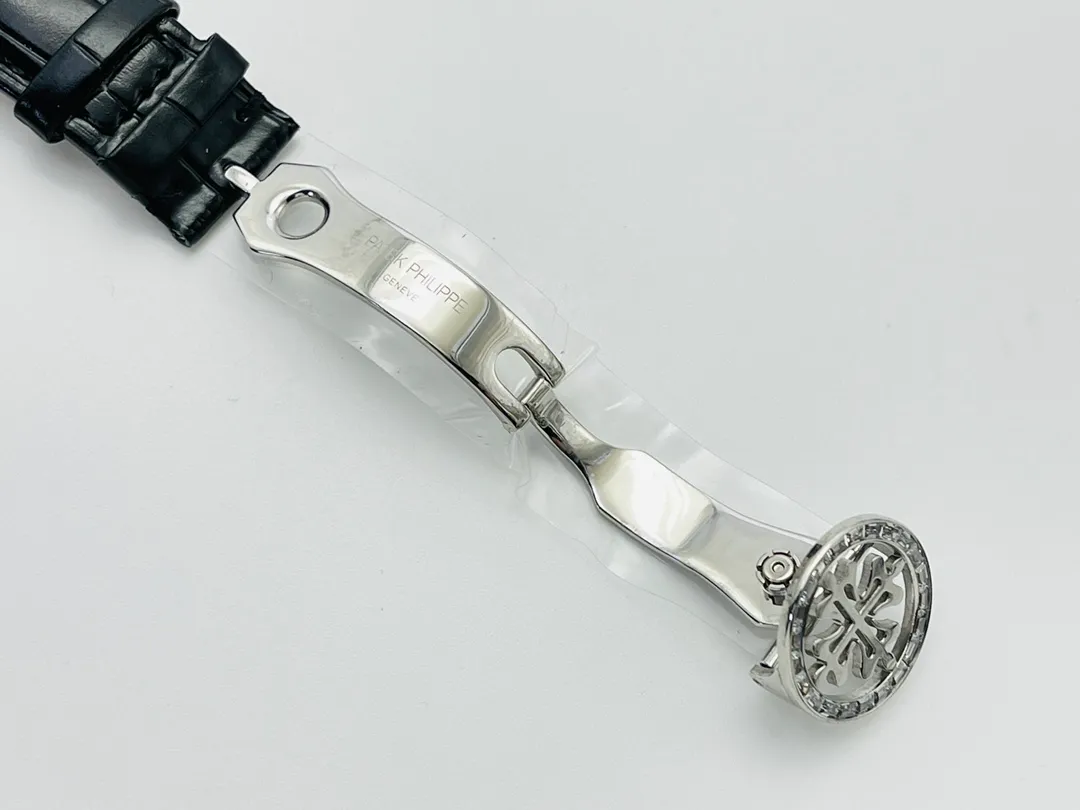 [PFF Factory2021 new masterpiece] V8 upgraded version, the highest version on the market, functions the same as the original Patek Philippe Starry Sky upgraded ultimate version! Upgrade details: 1⃣️PP Baida has achieved the function of automatically transferring with the genuine Gypsophila! 2⃣️The arrangement of the upgraded calendar is in the same order as the original one! 3⃣️Diameter 42mm, thickness 11mm! 4⃣️The biggest highlight: The moon in the Patek Philippe starry sky will change according to the change of the moon in the sky! Move it to the watch according to the full moon and waning moon in the sky (the first month of the lunar month is full and the fifteenth day of the lunar month is full)! PFF Factory's ingenious work is worth owning! Welcome friends from all walks of life to taste it!